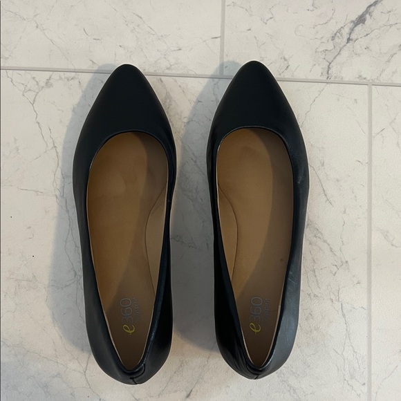 Ecco Women's Elegant Black Flats - Picture 8 of 8